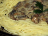 Makaron z sosem pieczarkowym
