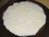 Tort makowy z kremem �mietankowym i d�emem wi�niowym