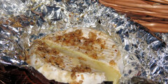 Czosnkowy camembert z grilla