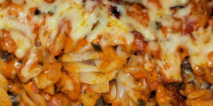 Pyszna zapiekanka makaronowo-pomidorowa