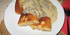 Krokiety ziemiaczane z sosem pieczarkowym
