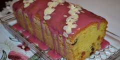 Keks delikatnie rumowy z wi�niow� polew�