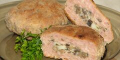 Kotlety mielone nadziewane pieczarkami