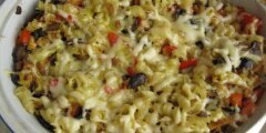 Zapiekanka makaronowo–pieczarkowa