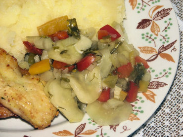 Zdjęcie potrawy Sałatka obiadowa z ogórków i kolorowej papryki