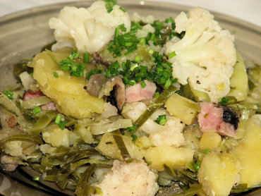 Zdjęcie potrawy Zapiekanka ziemniaczana z kalafiorem i pieczarkami