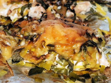 Zdjęcie potrawy Filety z kurczaka pod pierzynką z pora, czosnku i sera