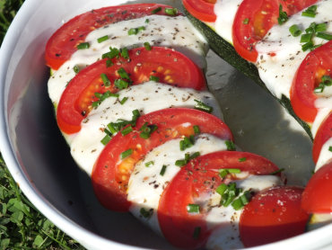 Zdjęcie potrawy Cukinia faszerowana pomidorem i mozzarellą