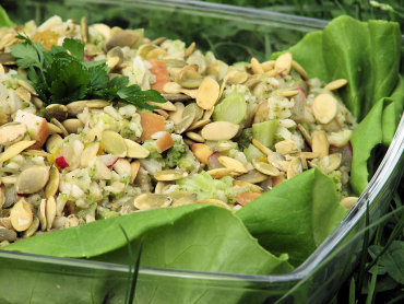 Zdjęcie potrawy Sałatka brokułowa dla diabetyków z kurczakiem i ryżem