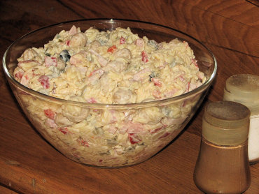 Zdjęcie potrawy Sałatka z makaronem ryżowym i konserwowymi pieczarkami