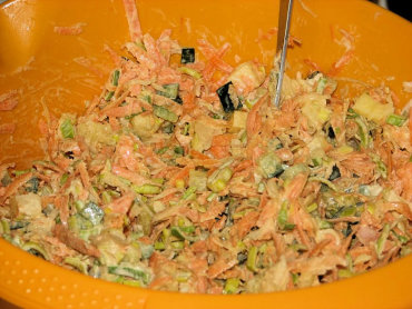 Zdjęcie potrawy Kolorowa surówka z dodatkiem kiszonej kapusty