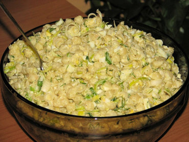 Zdjęcie potrawy Sałatka makaronowa z zielonymi dodatkami