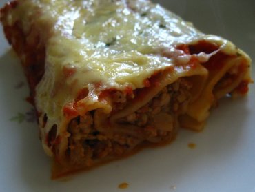 Zdjęcie potrawy Cannelloni z mięsem mielonym i mozzarellą w pomidorowym sosie