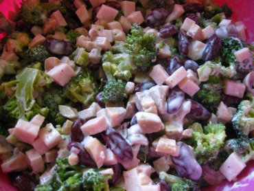 Zdjęcie potrawy Sałatka brokułowa z pieczarkami