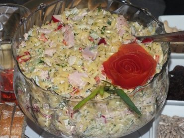 Zdjęcie potrawy Wiosenna sałatka z makaronem w kształcie ryżu