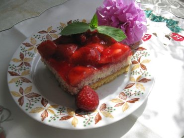 Zdjęcie potrawy Kruche ciasto ze skarmelizowanymi truskawkami