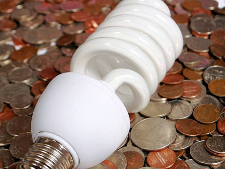 Jak oszczędzać energię w domu i płacić mniejsze rachunki?