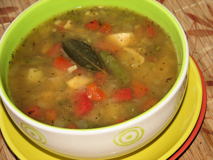 Dietetyczna zupa gulaszowa drobiowa na kolorowo - zdjęcie 2