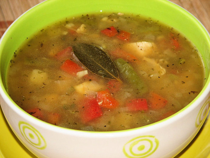 Dietetyczna zupa gulaszowa drobiowa na kolorowo - zdjęcie 3