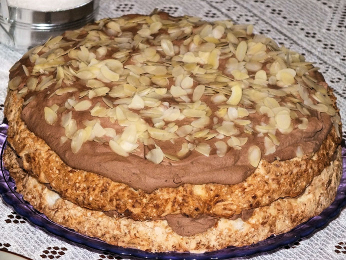 Tort kokosowy z śmietankowo-czekoladową masą - zdjęcie 3