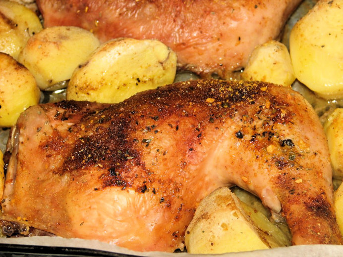 Udka kurczaka pieczone razem z ziemniakami - zdjęcie 3