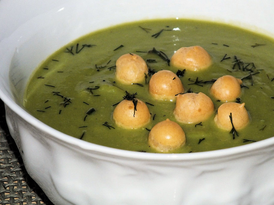 Błyskawiczna zupa krem z zielonego groszku