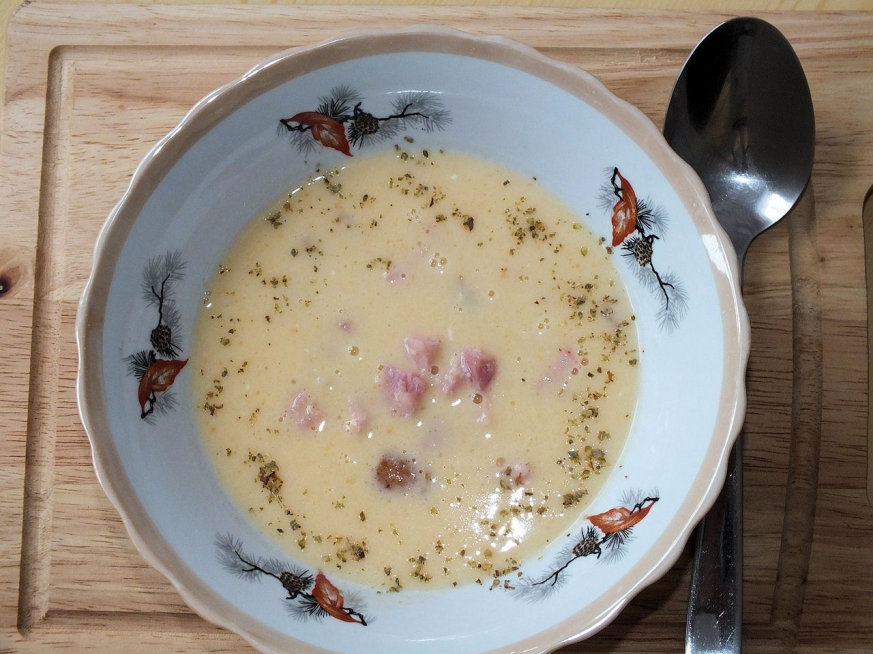 Rozgrzewająca zupa krem z serkami topionymi