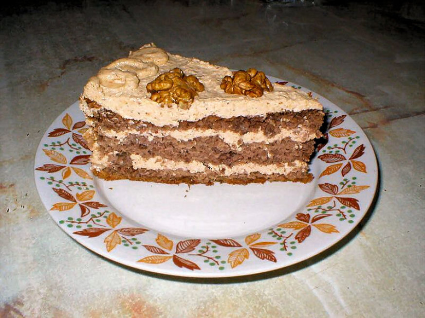 Tort biszkoptowo-orzechowy