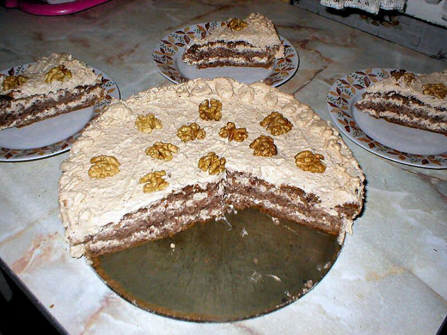 Tort biszkoptowo-orzechowy - zdjęcie 2