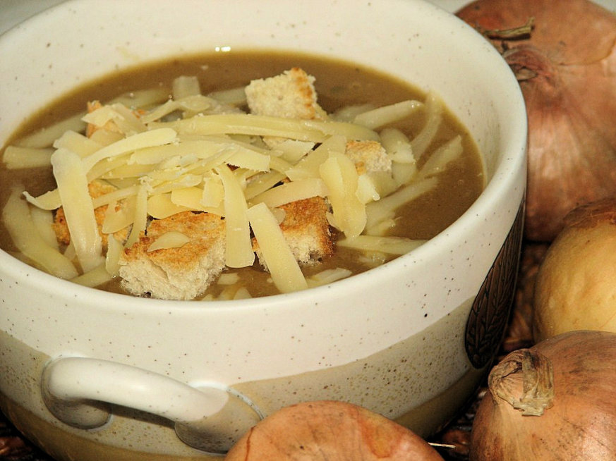 Zupa cebulowa krem z grzankami
