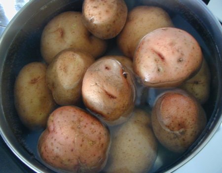 Żeby gorące ziemniaki nie ostygły