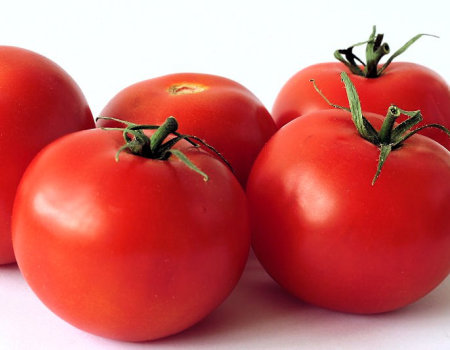 Pomidory obierzemy łatwiej ze skórki, jeżeli...
