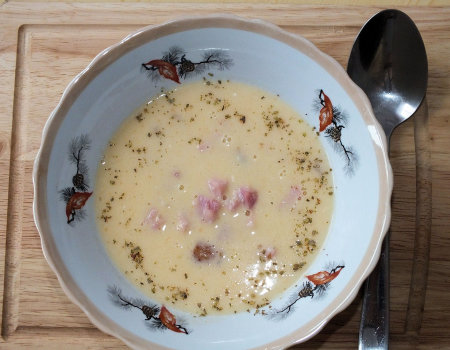 Rozgrzewająca zupa krem z serkami topionymi