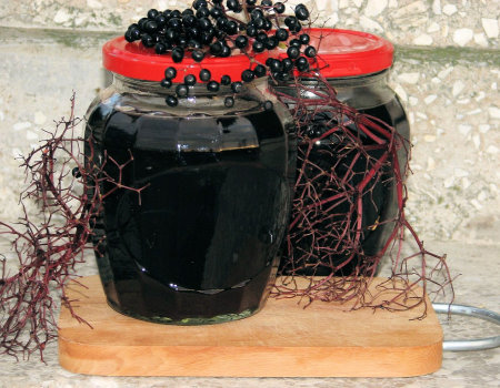 Sok ze śliwek i owoców czarnego bzu