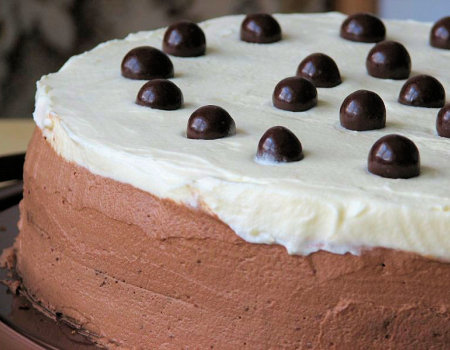 Wyśmienity i bardzo łatwy tort czekoladowy