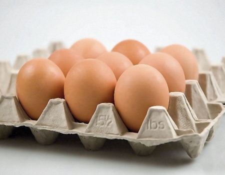Aby skorupki jajek nie pękały podczas gotowania...