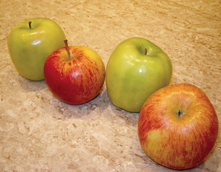 Czym można przyprawić jabłka?