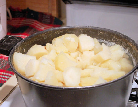 Gotujące się ziemniaki nie wykipią...