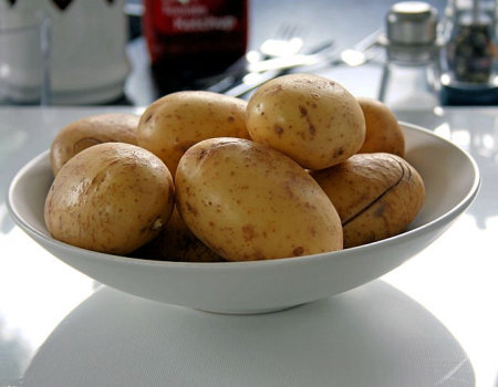 Ziemniaki ugotowane w łupinach łatwiej obierzemy, jeżeli...
