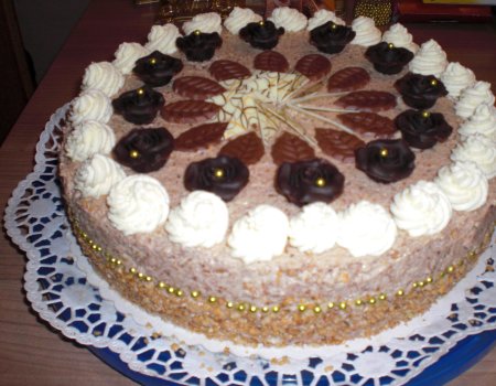 Tort Orzechowo-Rumowy