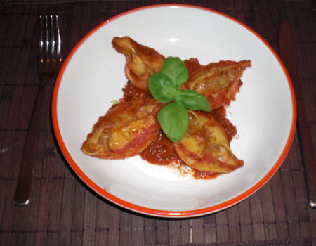 Muszle Makaronowe Nadziewane Miesem I Mozzarella W Sosie Pomidorowym