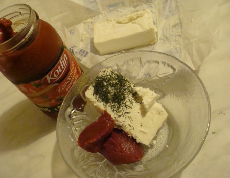 Pasta z sera twarogowego z koncentratem pomidorowym i koperkiem