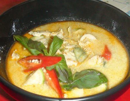 Zupa tajska z kurczakiem i mleczkiem kokosowym