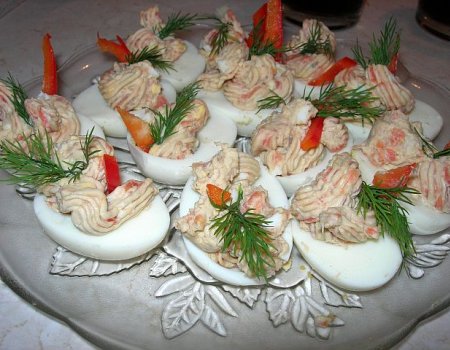 Jajka faszerowane łososiem