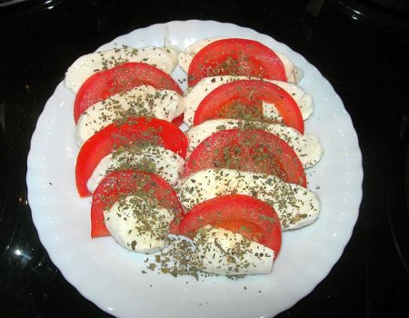 Mozzarella z pomidorem