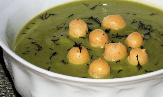 Błyskawiczna zupa krem z zielonego groszku