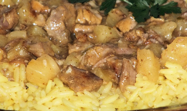 Curry z wieprzowiną i ananasem w sosie słodko-kwaśnym