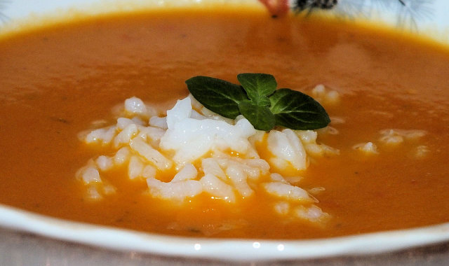 Pomarańczowa zupka z ryżem