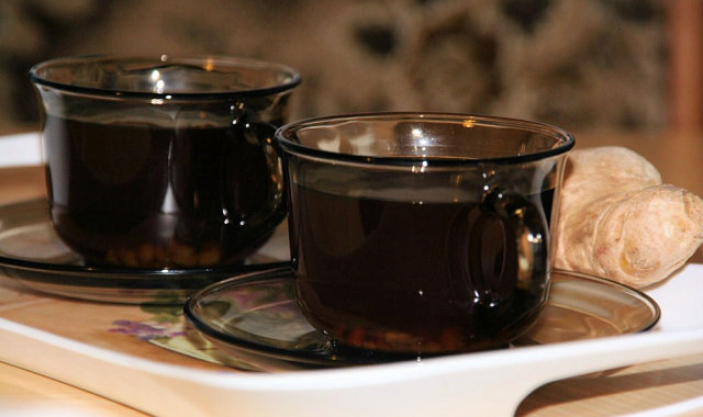 Rozgrzewająca domowa herbata z imbirem