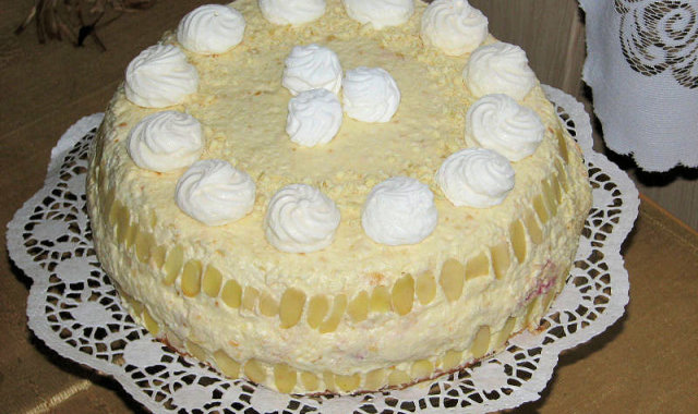 Tort rafaello z konfiturą wiśniową